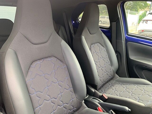 Toyota AYGO X 1.0 VVT-i Exclusive 5dr Auto Blue